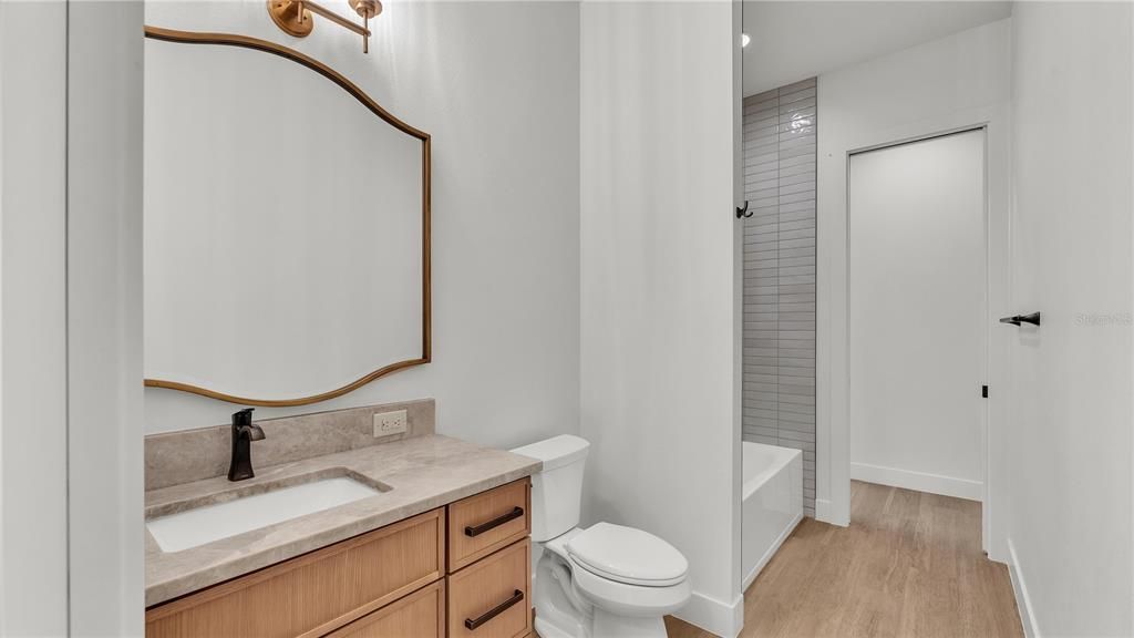 En Venta: $1,239,900 (5 camas, 3 baños, 3275 Pies cuadrados)