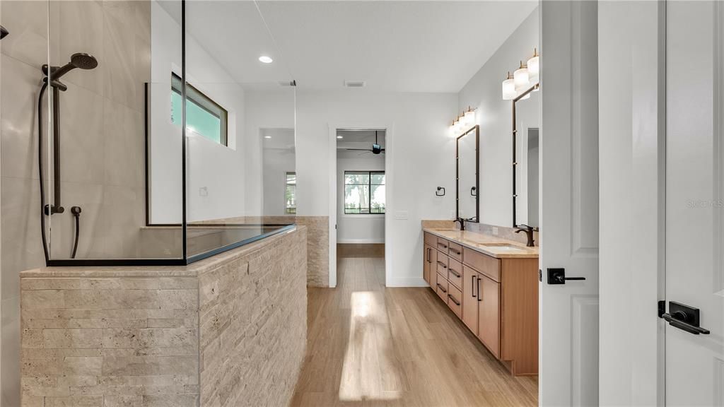 En Venta: $1,239,900 (5 camas, 3 baños, 3275 Pies cuadrados)