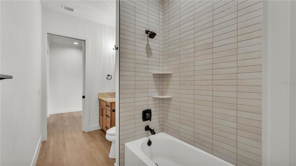 En Venta: $1,239,900 (5 camas, 3 baños, 3275 Pies cuadrados)