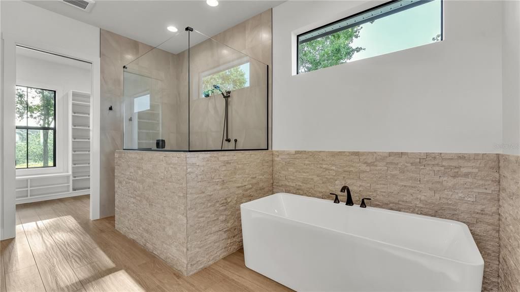 En Venta: $1,239,900 (5 camas, 3 baños, 3275 Pies cuadrados)