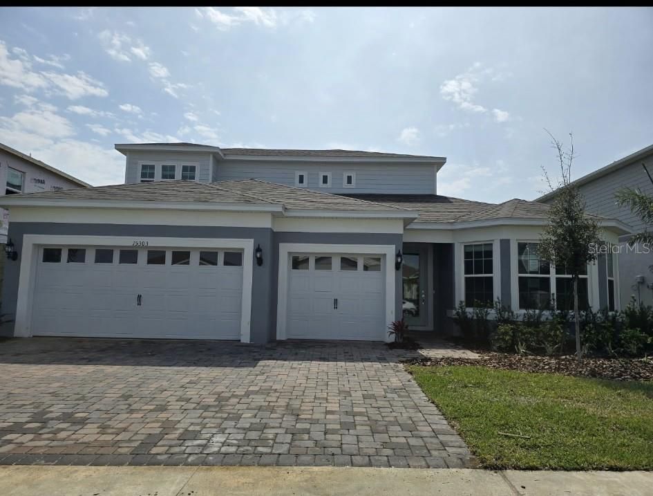 Недавно продано: $833,000 (4 спален, 3 ванн, 3301 Квадратных фут)