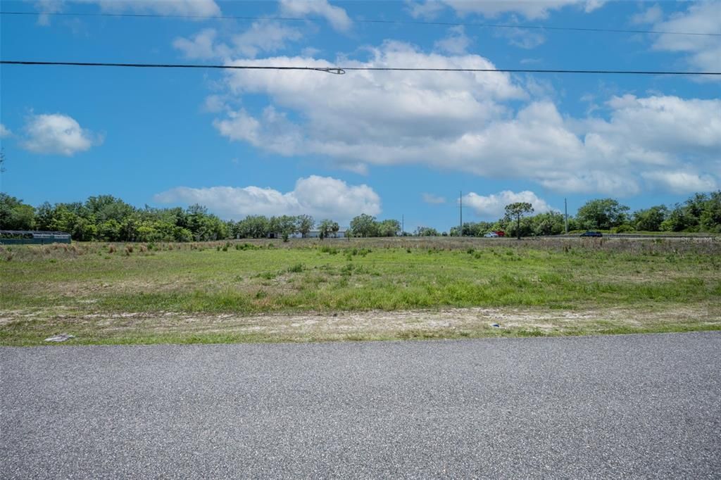 待售: $1,500,000 (2.47 acres)