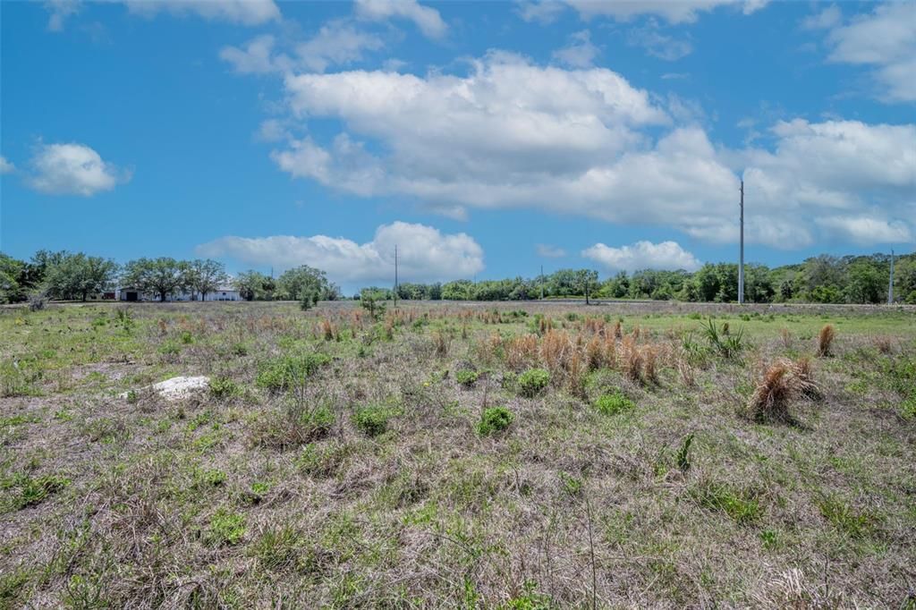 待售: $1,500,000 (2.47 acres)