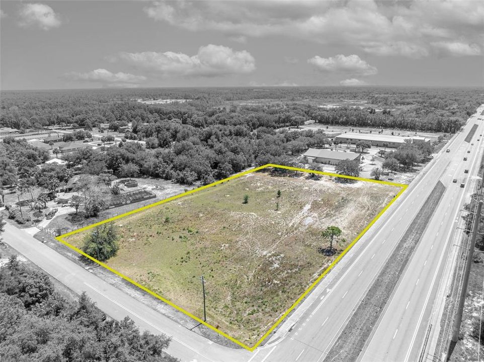 待售: $1,500,000 (2.47 acres)