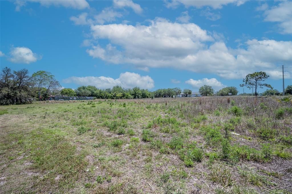 待售: $1,500,000 (2.47 acres)