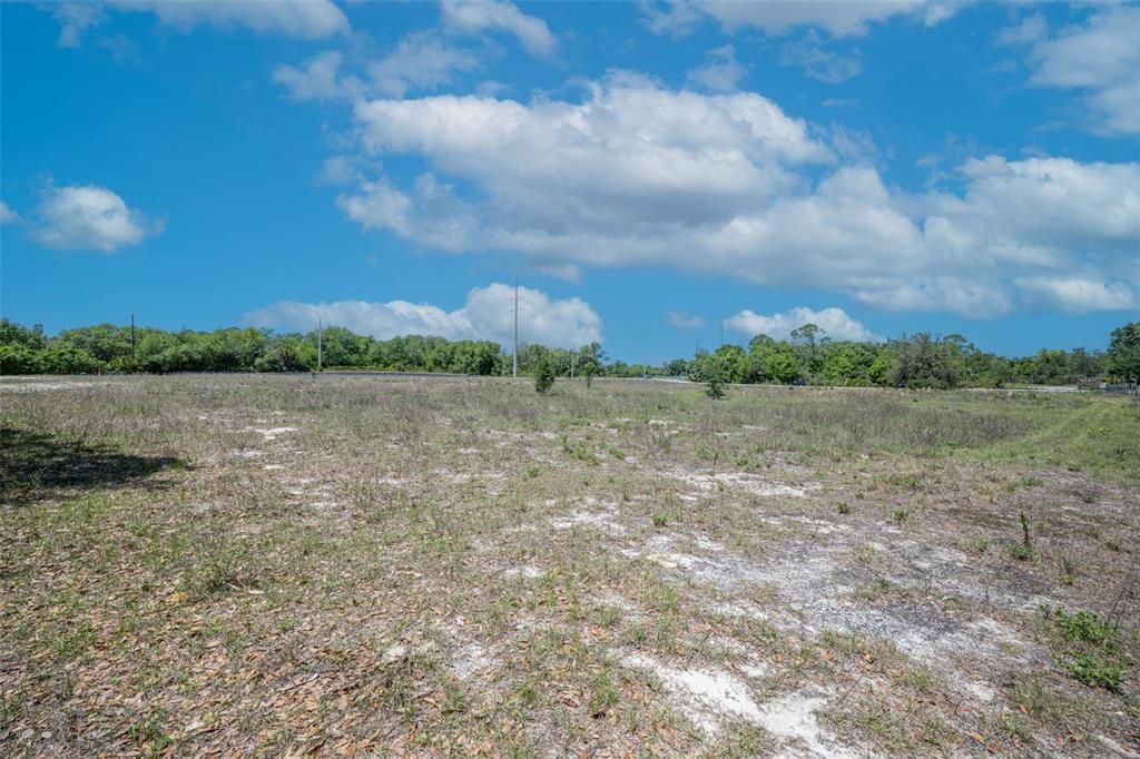 待售: $1,500,000 (2.47 acres)