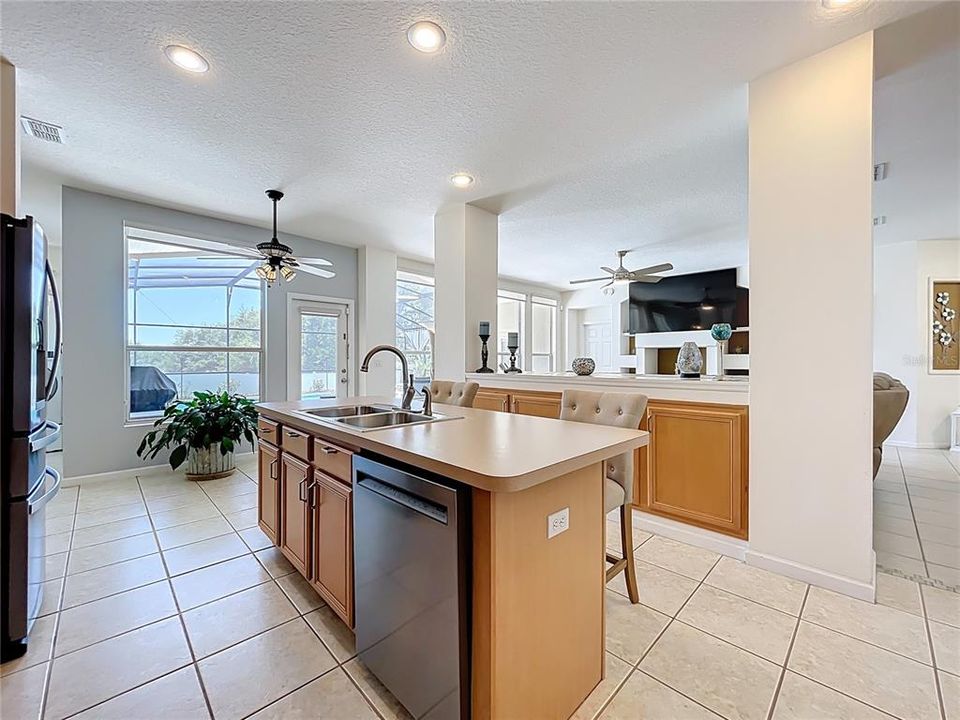 For Sale: $525,000 (3 beds, 2 baths, 2000 Square Feet)