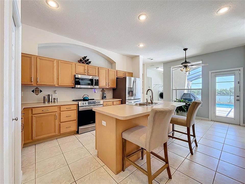 For Sale: $525,000 (3 beds, 2 baths, 2000 Square Feet)