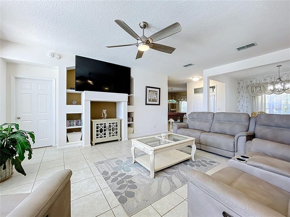 For Sale: $525,000 (3 beds, 2 baths, 2000 Square Feet)