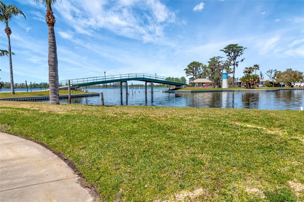 For Sale: $249,900 (2 beds, 2 baths, 1104 Square Feet)