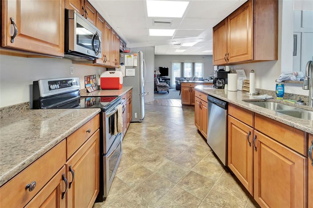 For Sale: $249,900 (2 beds, 2 baths, 1104 Square Feet)