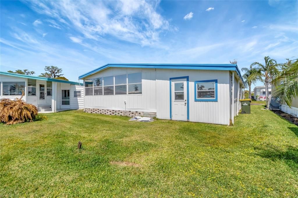 For Sale: $249,900 (2 beds, 2 baths, 1104 Square Feet)