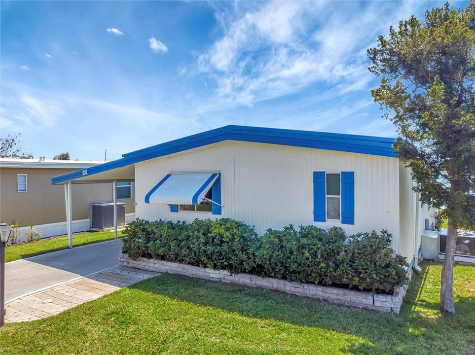 For Sale: $249,900 (2 beds, 2 baths, 1104 Square Feet)