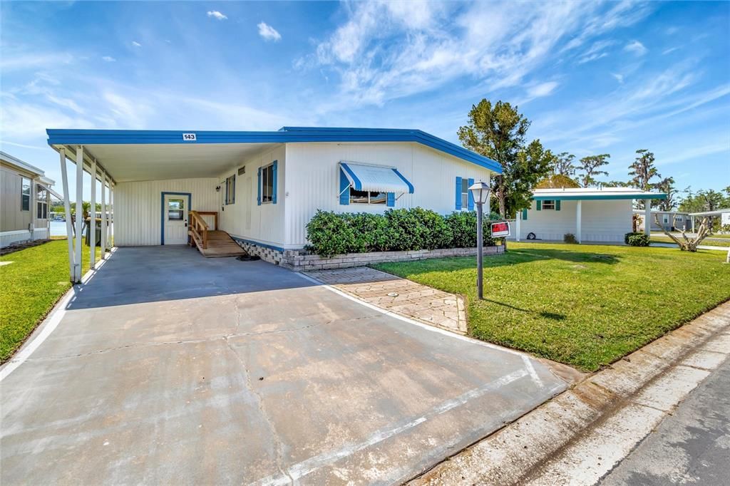 For Sale: $249,900 (2 beds, 2 baths, 1104 Square Feet)