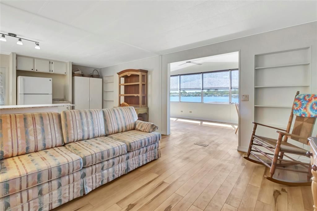 For Sale: $249,900 (2 beds, 2 baths, 1104 Square Feet)