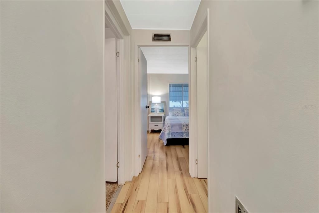 For Sale: $249,900 (2 beds, 2 baths, 1104 Square Feet)