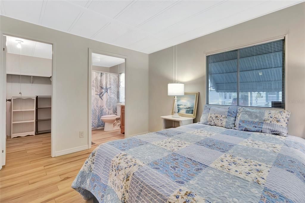 For Sale: $249,900 (2 beds, 2 baths, 1104 Square Feet)