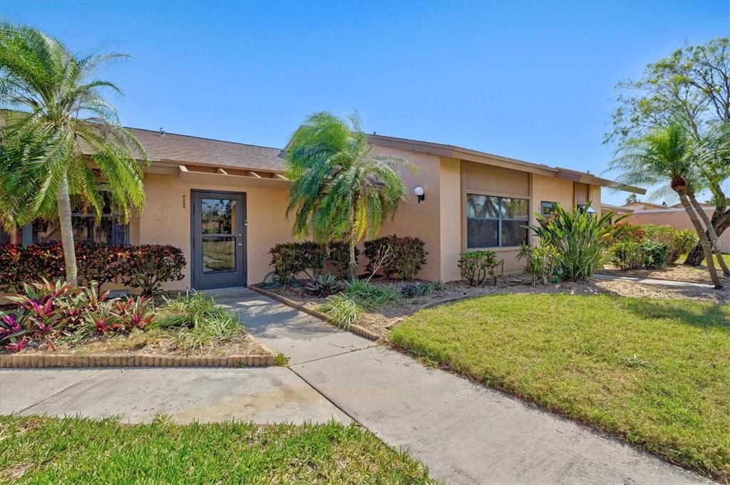 Vendido Recientemente: $239,990 (2 camas, 2 baños, 1248 Pies cuadrados)