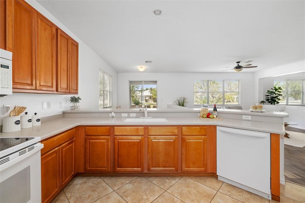 For Sale: $389,000 (3 beds, 2 baths, 3261 Square Feet)