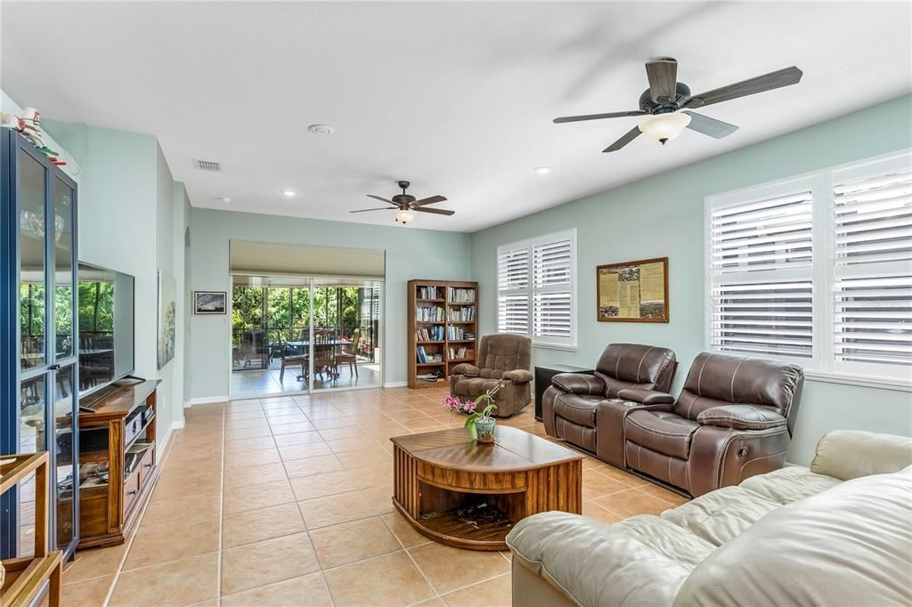 На продажу: $359,900 (3 спален, 2 ванн, 1832 Квадратных фут)