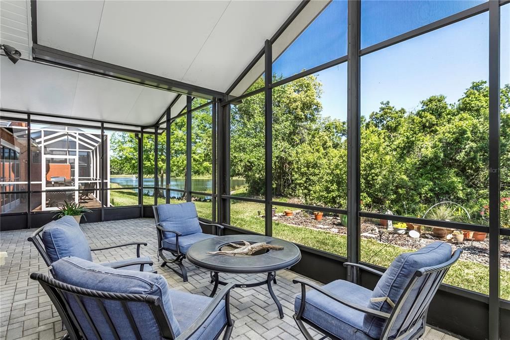 На продажу: $359,900 (3 спален, 2 ванн, 1832 Квадратных фут)