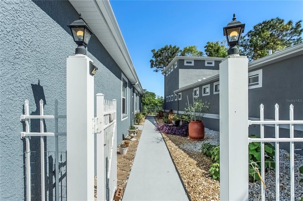 На продажу: $359,900 (3 спален, 2 ванн, 1832 Квадратных фут)