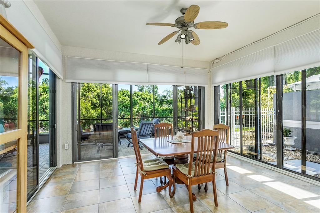 На продажу: $359,900 (3 спален, 2 ванн, 1832 Квадратных фут)