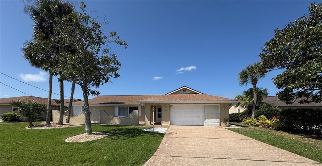 Recently Rented: $2,400 (3 beds, 2 baths, 2017 Square Feet)