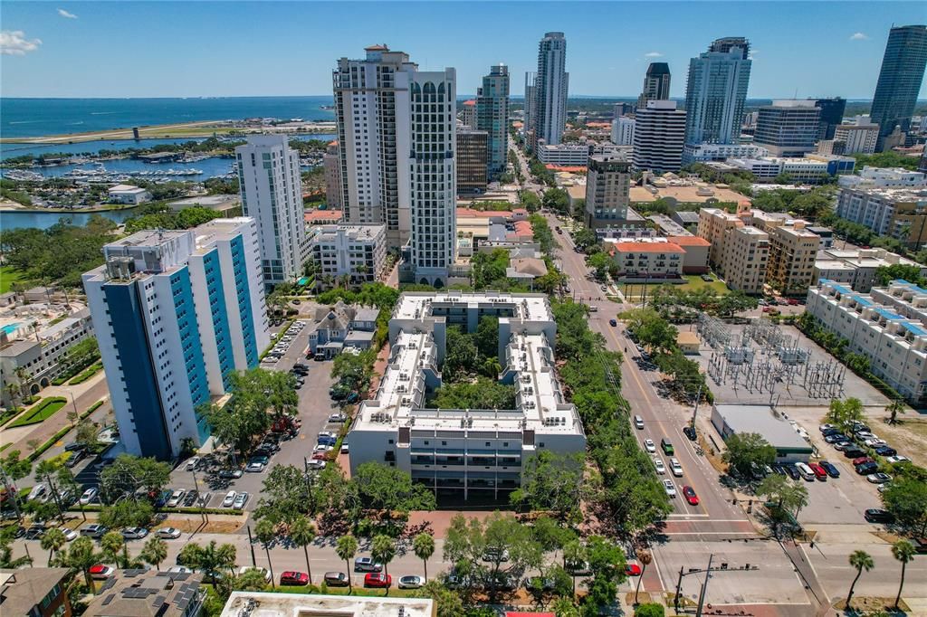 For Sale: $470,000 (2 beds, 1 baths, 1035 Square Feet)