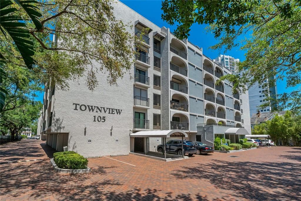 For Sale: $470,000 (2 beds, 1 baths, 1035 Square Feet)