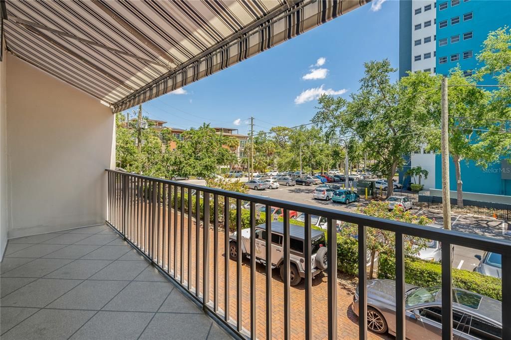 For Sale: $470,000 (2 beds, 1 baths, 1035 Square Feet)