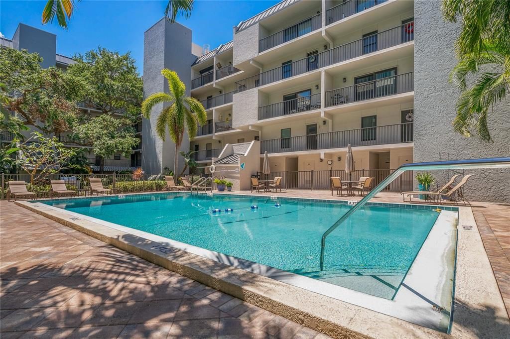 For Sale: $470,000 (2 beds, 1 baths, 1035 Square Feet)