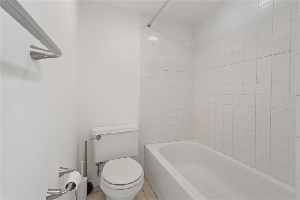 For Sale: $470,000 (2 beds, 1 baths, 1035 Square Feet)