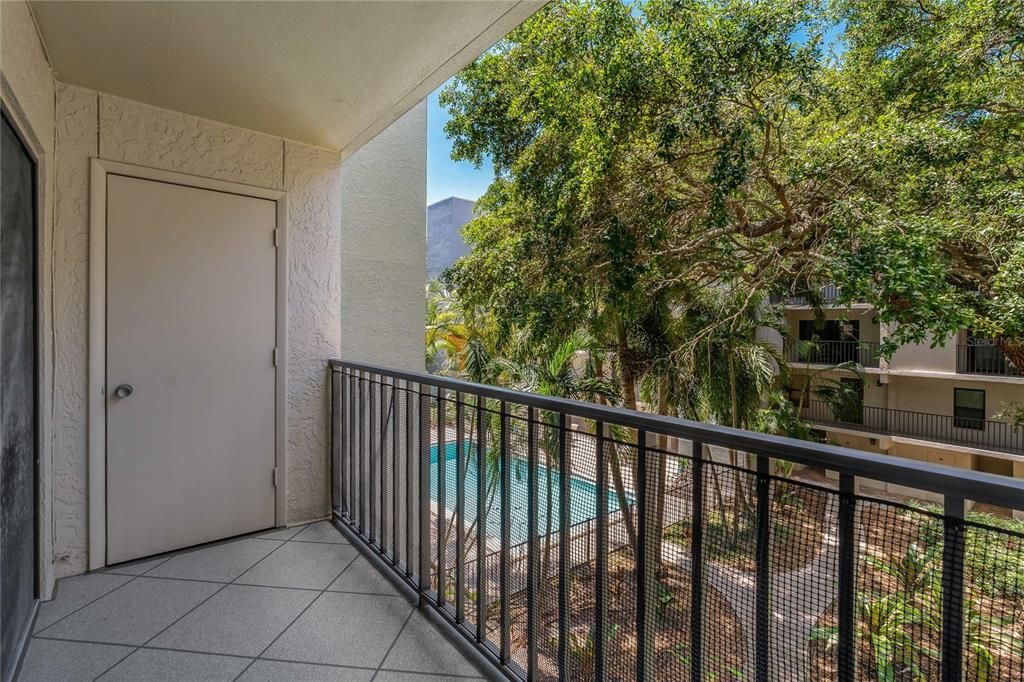 For Sale: $470,000 (2 beds, 1 baths, 1035 Square Feet)