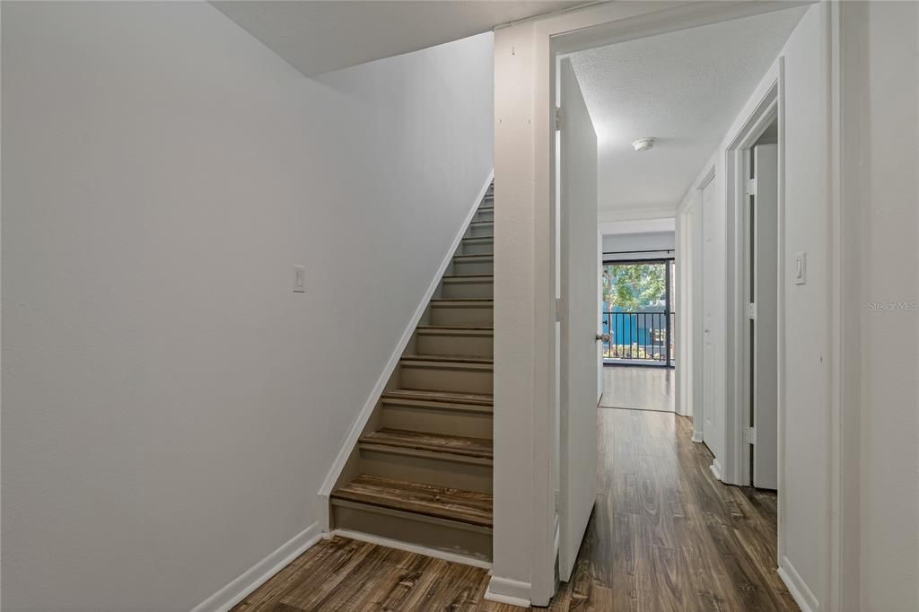 For Sale: $470,000 (2 beds, 1 baths, 1035 Square Feet)