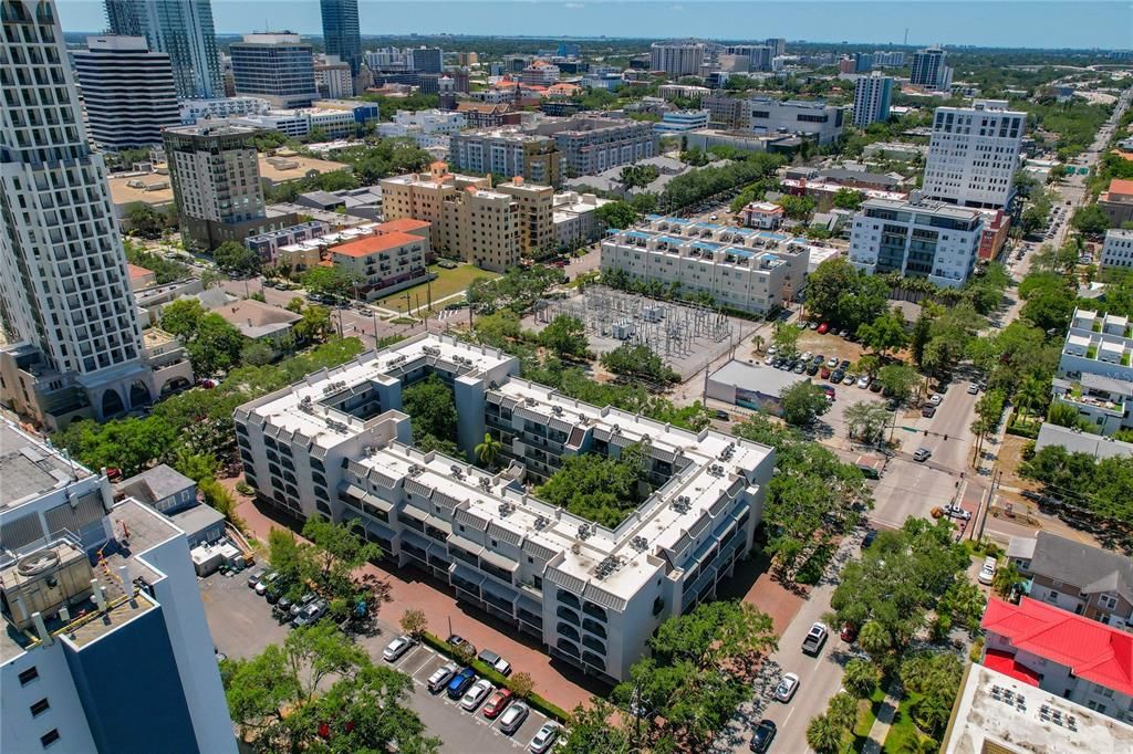 For Sale: $470,000 (2 beds, 1 baths, 1035 Square Feet)