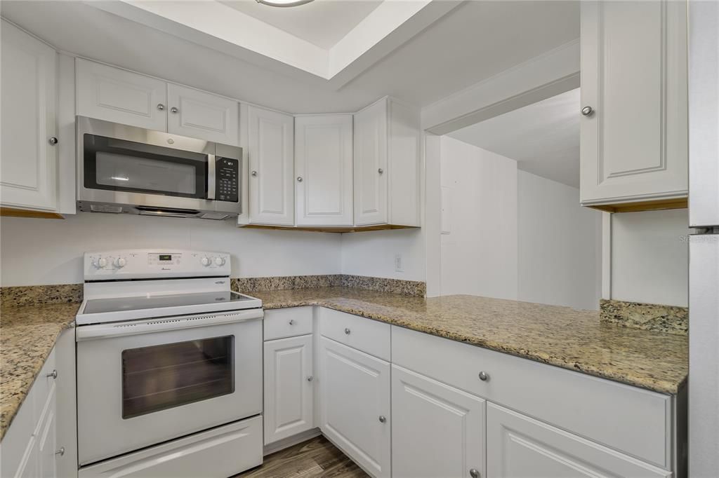 For Sale: $470,000 (2 beds, 1 baths, 1035 Square Feet)