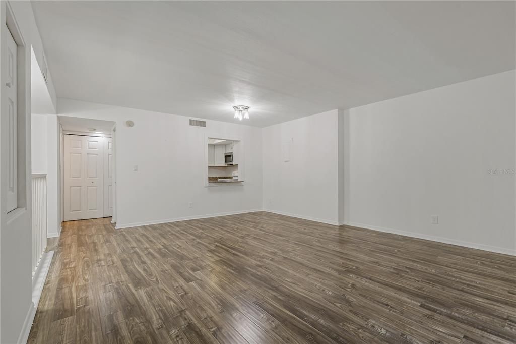 For Sale: $470,000 (2 beds, 1 baths, 1035 Square Feet)