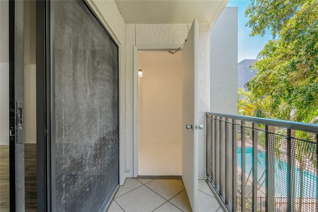 For Sale: $470,000 (2 beds, 1 baths, 1035 Square Feet)