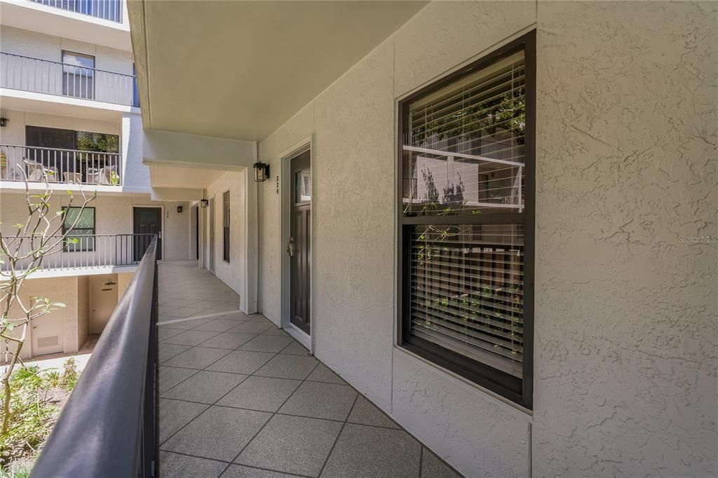 For Sale: $470,000 (2 beds, 1 baths, 1035 Square Feet)