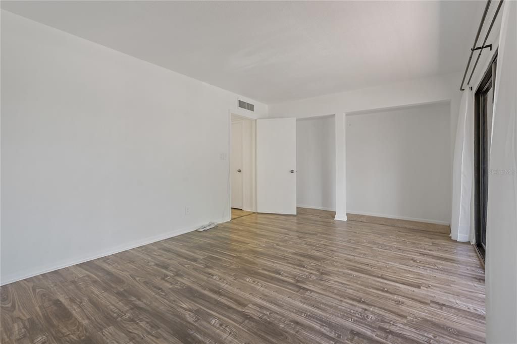For Sale: $470,000 (2 beds, 1 baths, 1035 Square Feet)