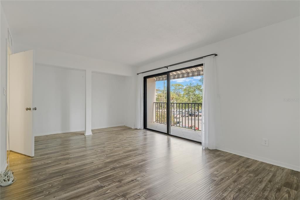 For Sale: $470,000 (2 beds, 1 baths, 1035 Square Feet)
