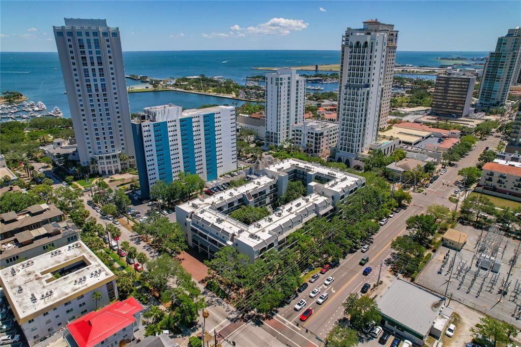 For Sale: $470,000 (2 beds, 1 baths, 1035 Square Feet)