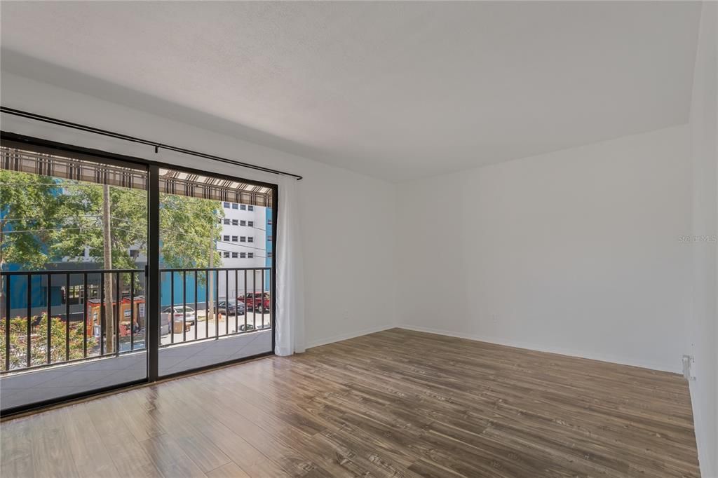 For Sale: $470,000 (2 beds, 1 baths, 1035 Square Feet)