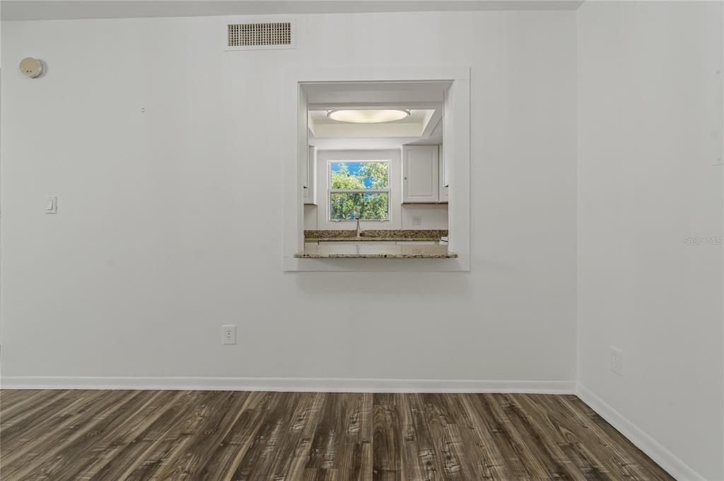 For Sale: $470,000 (2 beds, 1 baths, 1035 Square Feet)