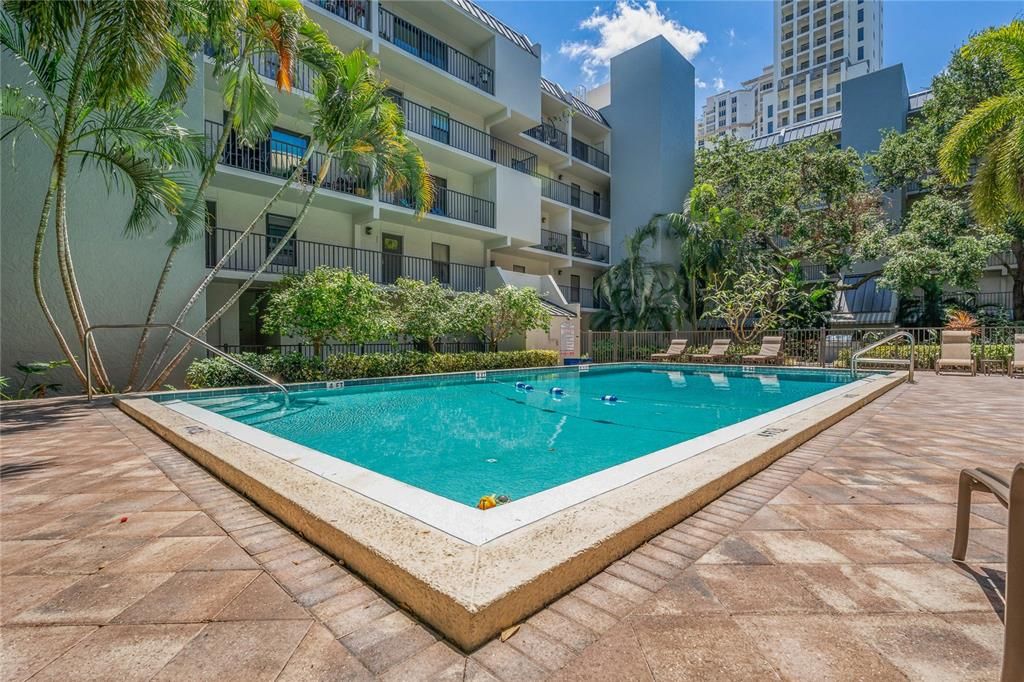 For Sale: $470,000 (2 beds, 1 baths, 1035 Square Feet)