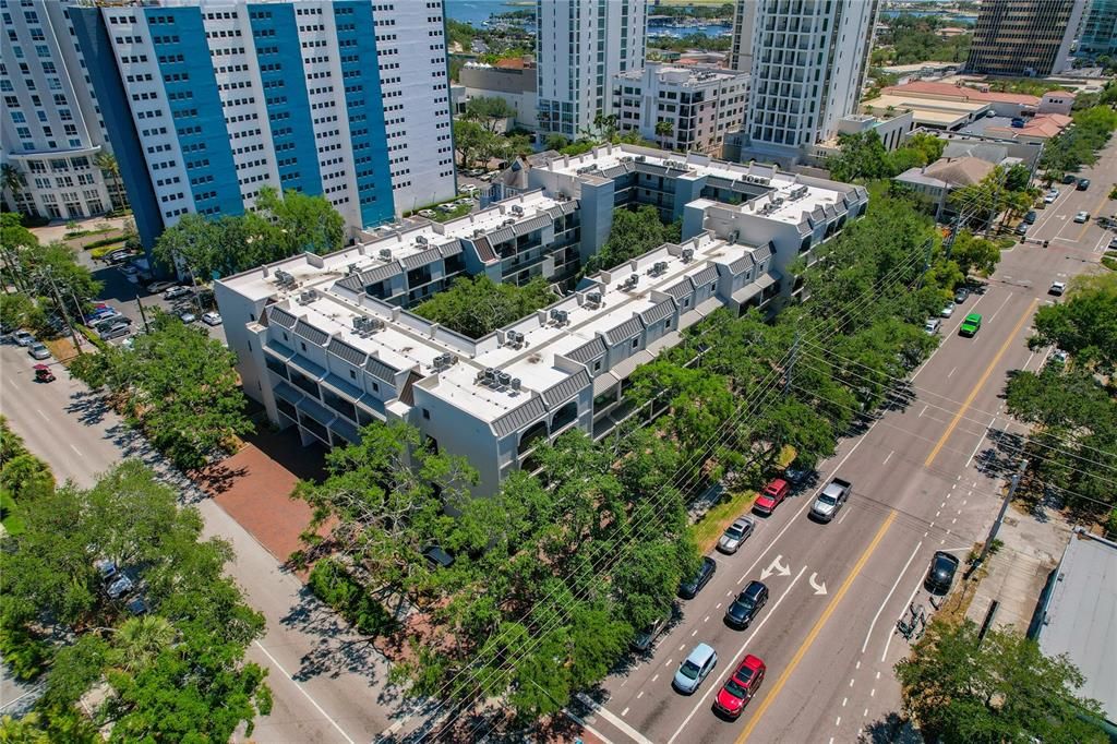 For Sale: $470,000 (2 beds, 1 baths, 1035 Square Feet)