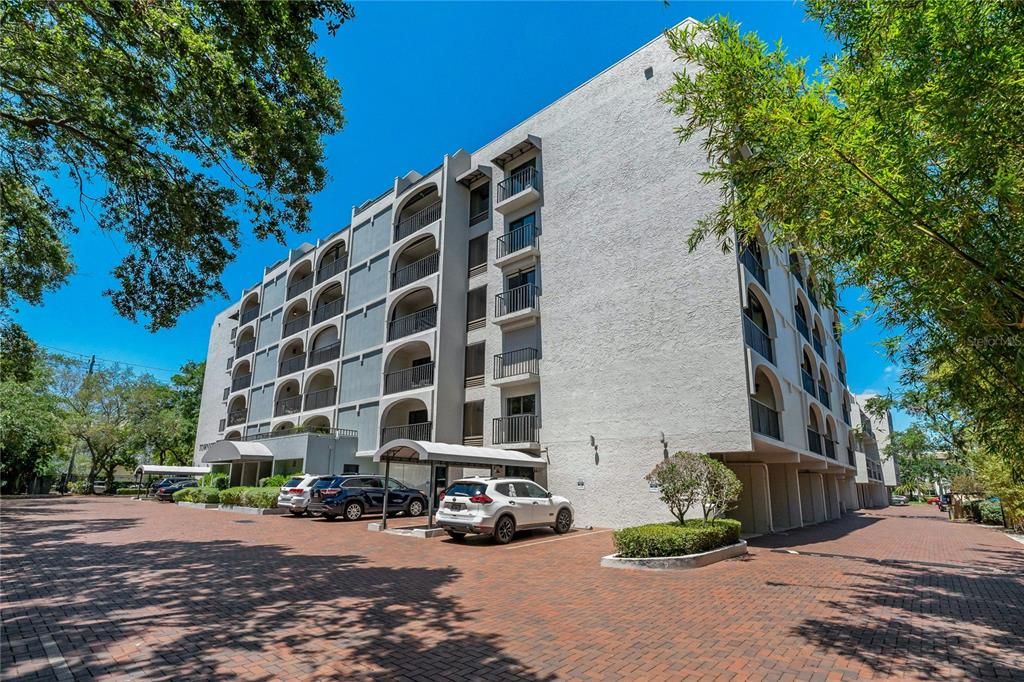 For Sale: $470,000 (2 beds, 1 baths, 1035 Square Feet)