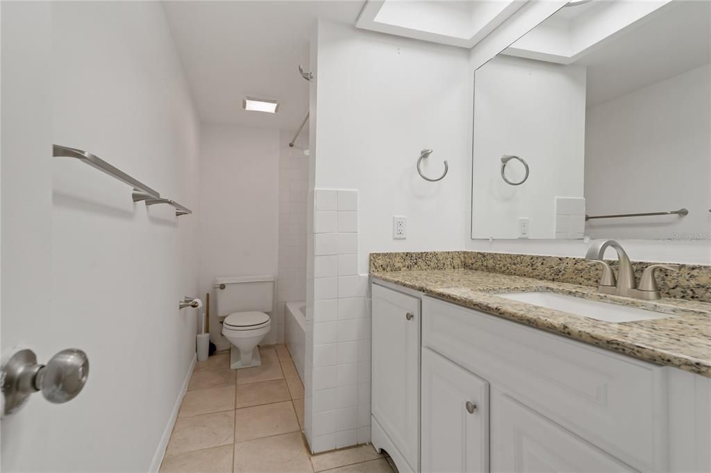 For Sale: $470,000 (2 beds, 1 baths, 1035 Square Feet)
