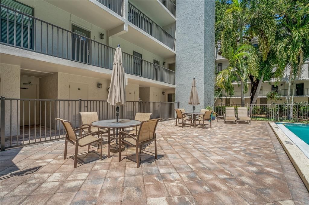 For Sale: $470,000 (2 beds, 1 baths, 1035 Square Feet)